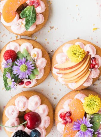 Bunte Obst-Törtchen